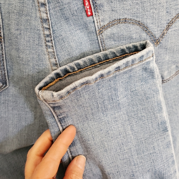 31 Levi's 711 Skinny Distressed Jeans - Picture 5 of 12